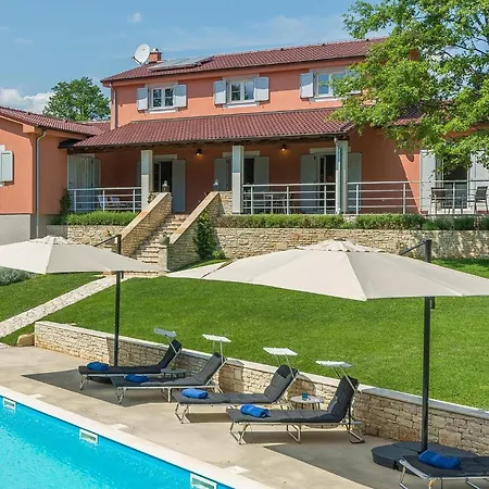 Tre Colonne Holiday home Modrusani