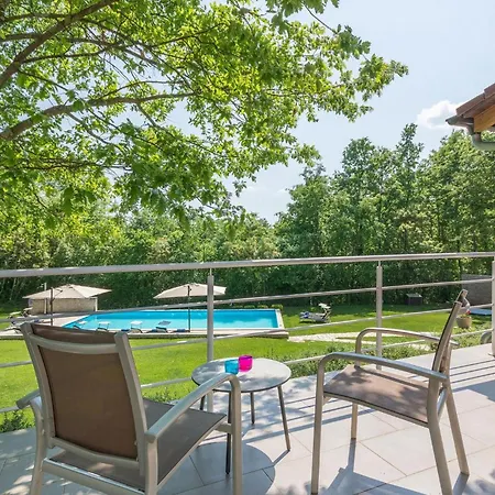 Tre Colonne Modrušani